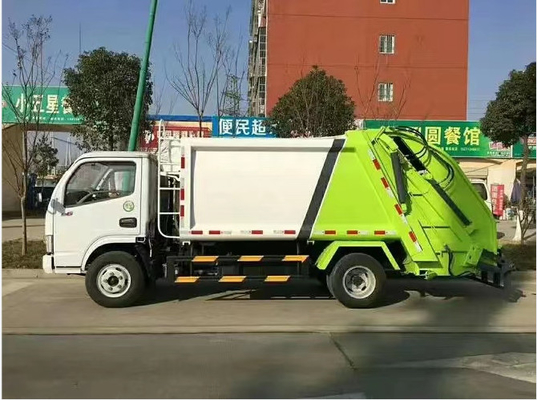 5,5 type de carburant de CBM camion de récupération de place de camion à benne basculante de déchets avec le chargeur arrière