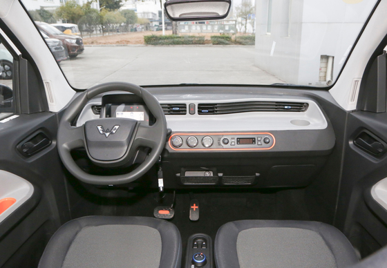 Voitures d'ev de Wuling de mini SUV 120~170KM champ d'exercice des voitures électriques HONGGUANG mini